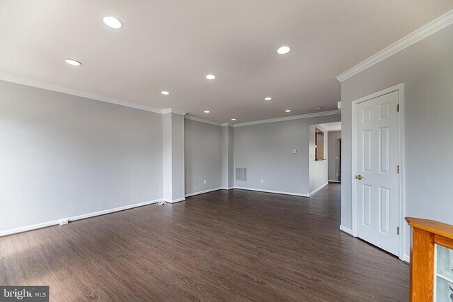 Building Photo - 24635 Kings Canyon Square