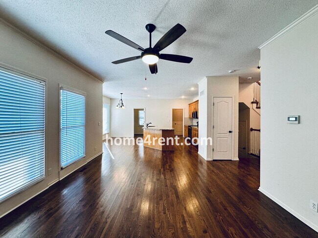 Building Photo - Blue Valley Northwest home on a cul-de-sac w/ granite counters, ss appliances and fenced yard!