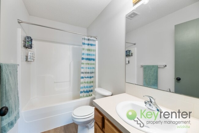 Building Photo - 5 Bedroom 3 Bathroom | Glen Hills - Derby, KS