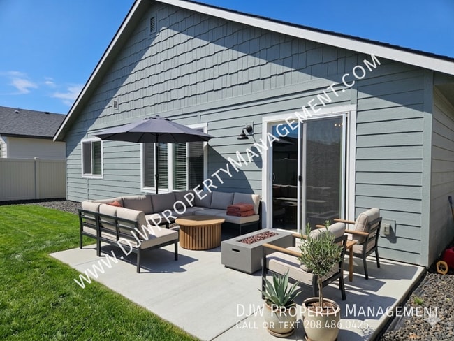 Building Photo - 3948 N Chelmsford Ave