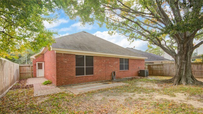 Building Photo - 18422 Auburn Woods Dr