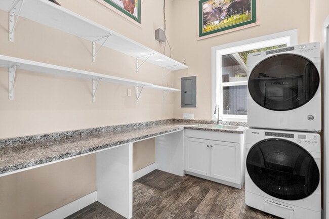 Building Photo - 15161 Collecting Canal Rd