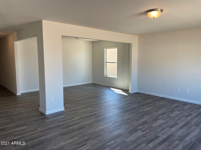 Building Photo - 250 W Bobcat Ct