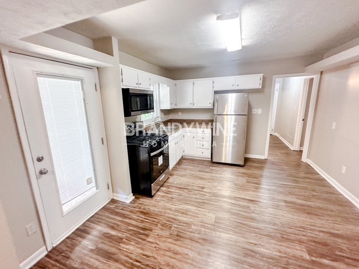 Building Photo - 9009 Yarmouth Dr