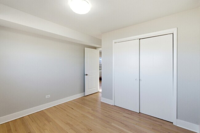 Building Photo - 1215 Balmoral Ave