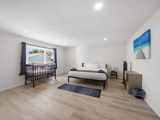 Building Photo - 8007 Beluche Dr