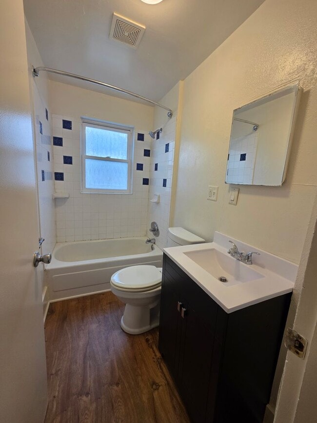 Building Photo - 216 S Mason St