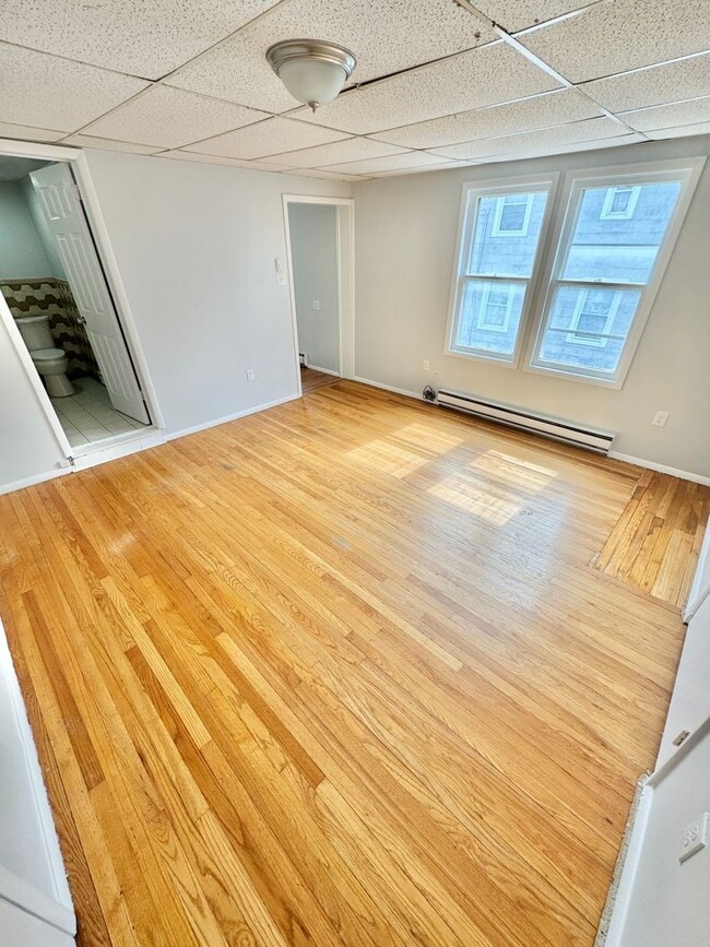 Building Photo - 961 Main St