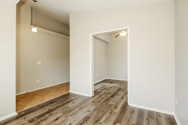 Building Photo - 12821 W Crocus Dr