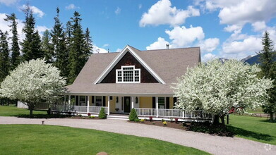 Building Photo - 5 bedroom, 4 bath