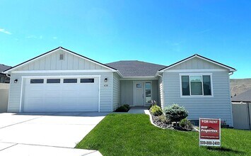 Building Photo - Now renting 3 bedroom 2 bathroom House