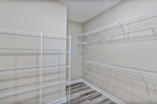 Building Photo - 611 Victoria Wy