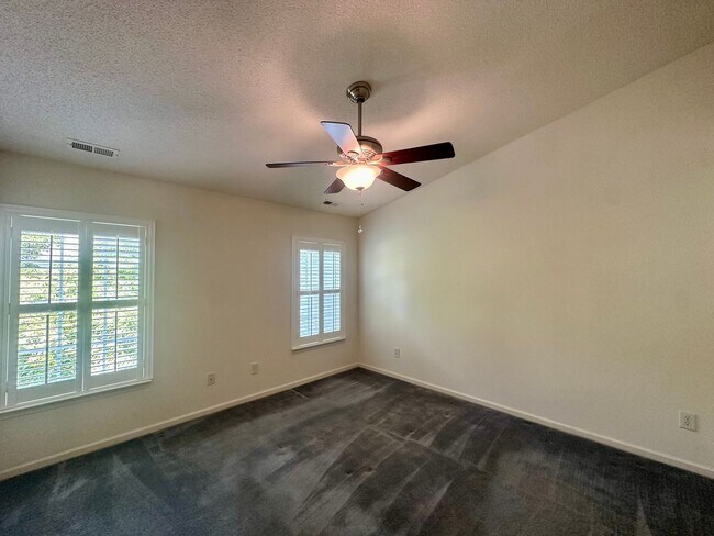 Building Photo - 1504 Sawgrass Ln
