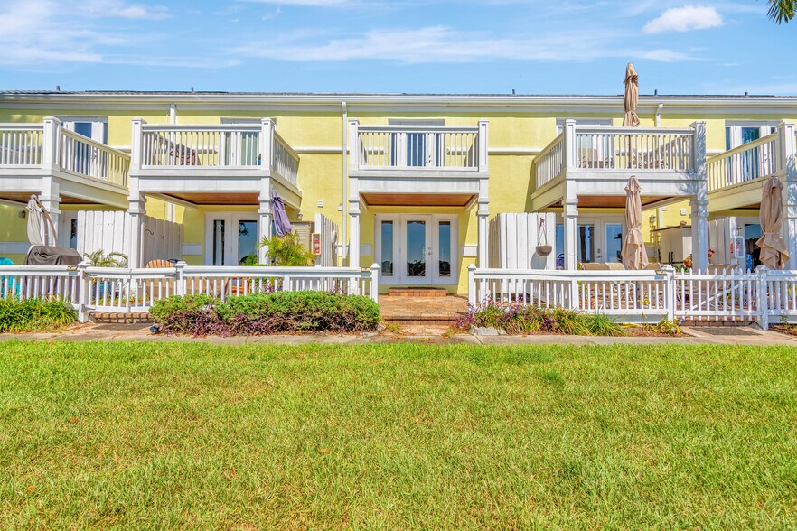 Building Photo - 3743 Pompano Dr SE