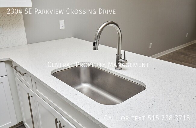 Building Photo - 2304 SE Parkview Crossing Dr