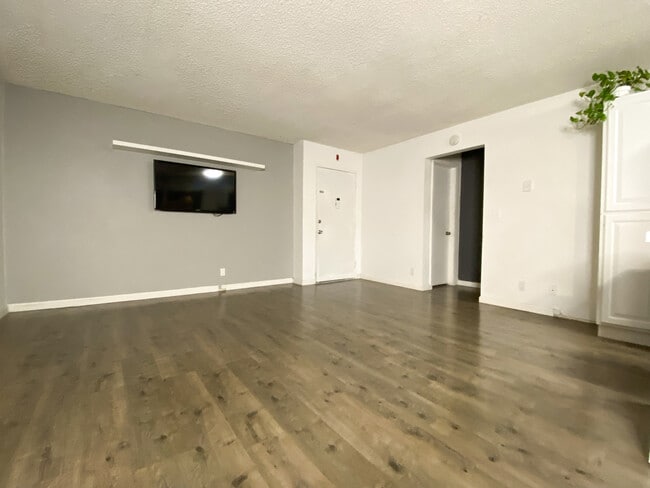 Building Photo - 7858 Cowles Mountain Ct