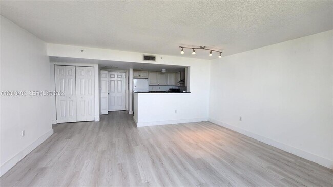 Building Photo - 3000 Coral Wy