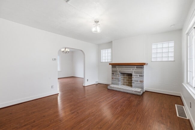 Building Photo - 240 Ridgewood Ave
