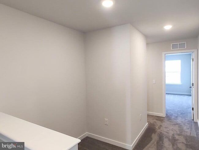 Building Photo - 3 Wafer Aly