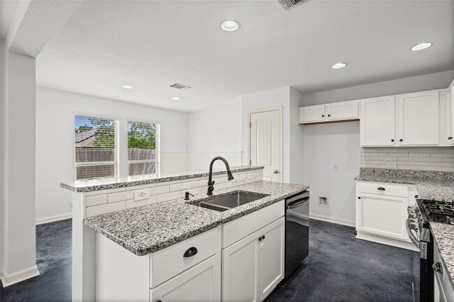 Building Photo - 15105 Verela Dr