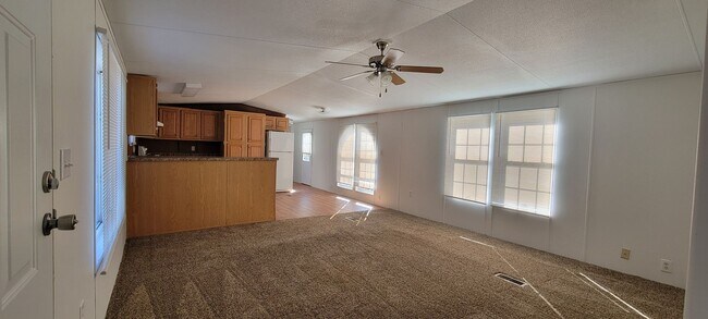 Building Photo - Ready to Move in