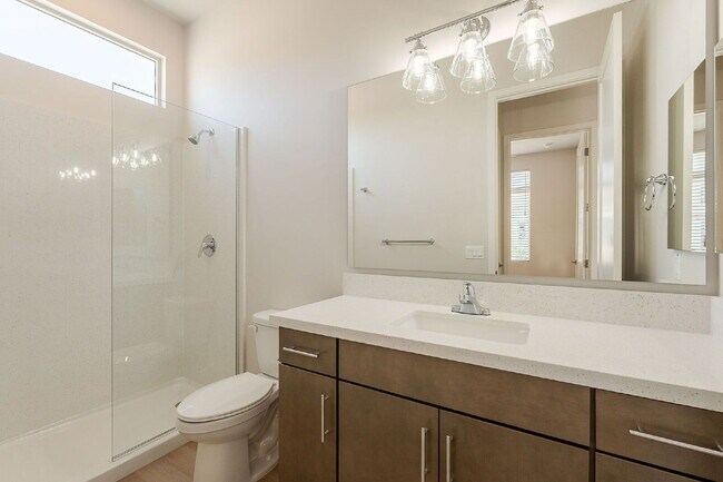 Building Photo - 6041 E Valley Way