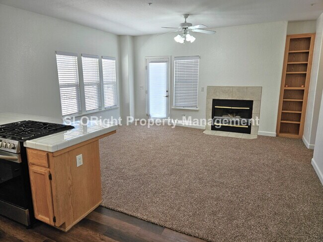 Building Photo - AVAILABLE AUGUST - Spacious 3 Bed / 2.5 Bath Templeton Condo