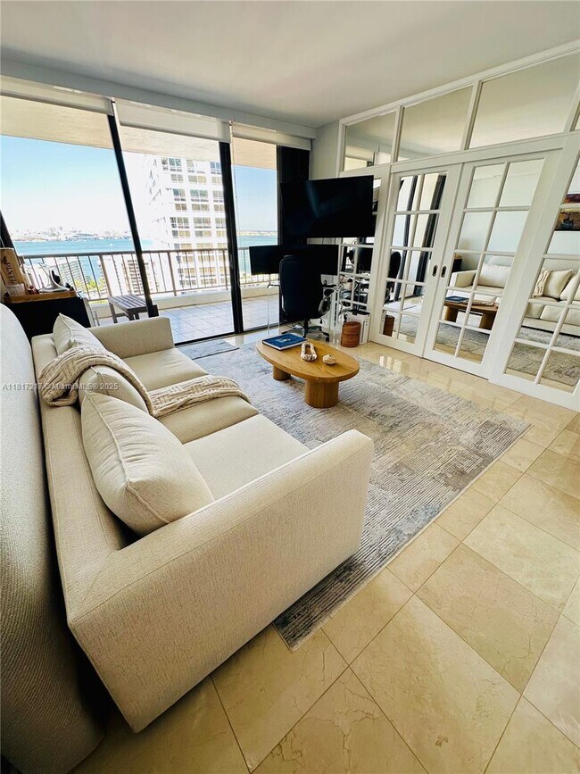 Building Photo - 1581 Brickell Ave