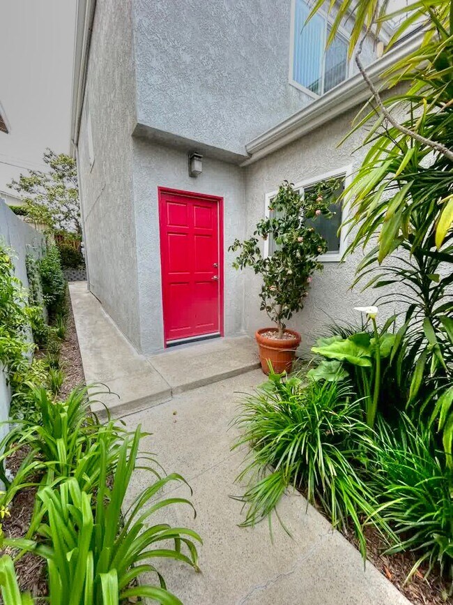 Building Photo - 33936 Alcazar Dr