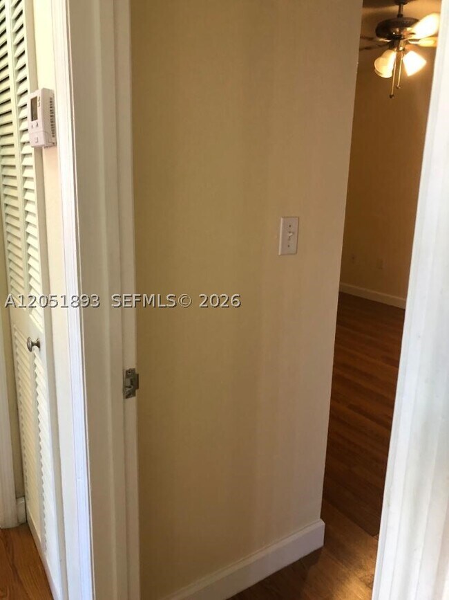 Building Photo - 5810 W 18th Ln