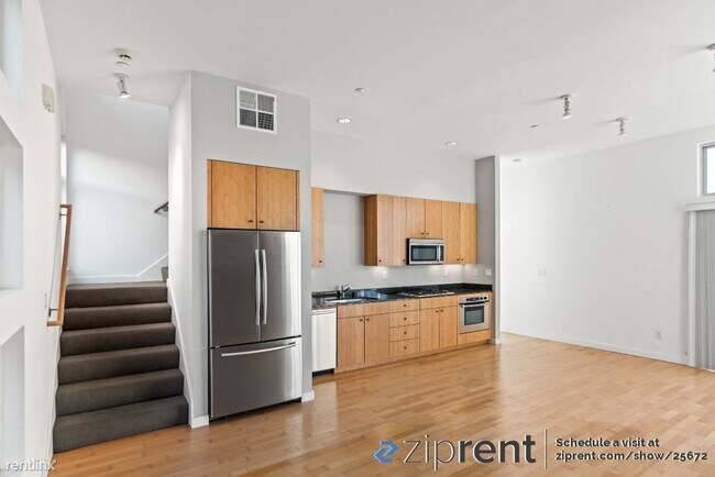 Building Photo - 2 br, 2 bath Townhome - 2910 Mandela Pkwy,...