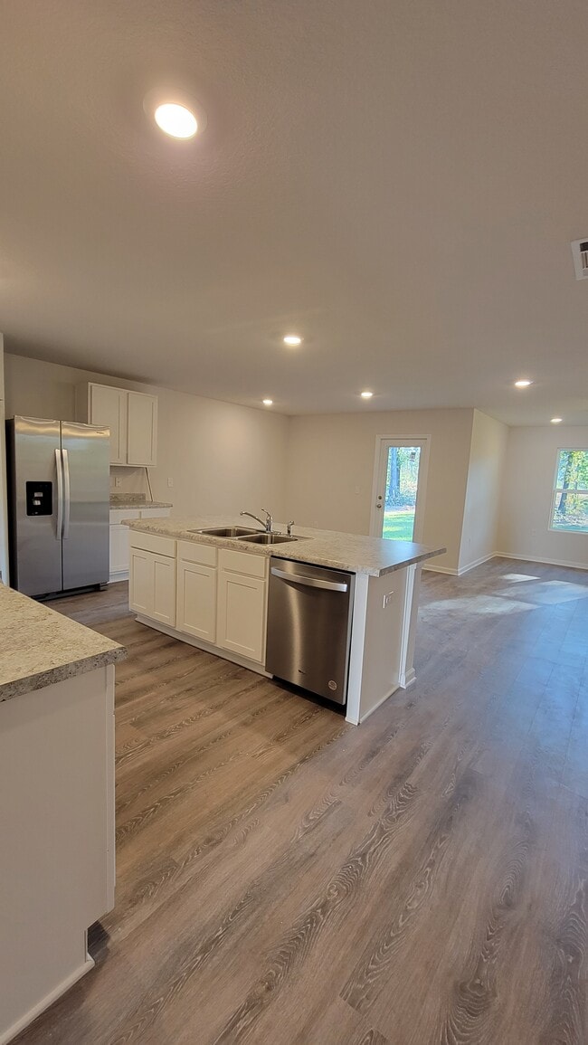 Kitchen - 5402 Peach Dr