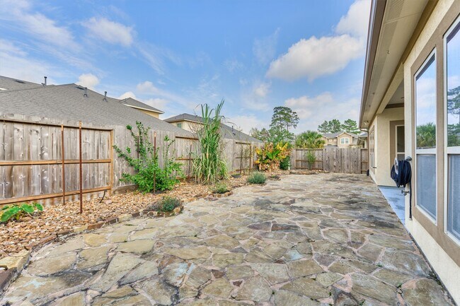 Building Photo - 106 Bella Luce