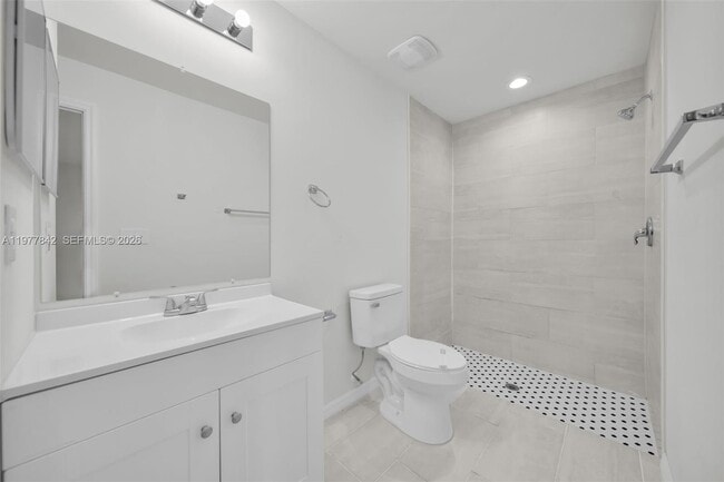 Building Photo - 614 SW 3rd Ct