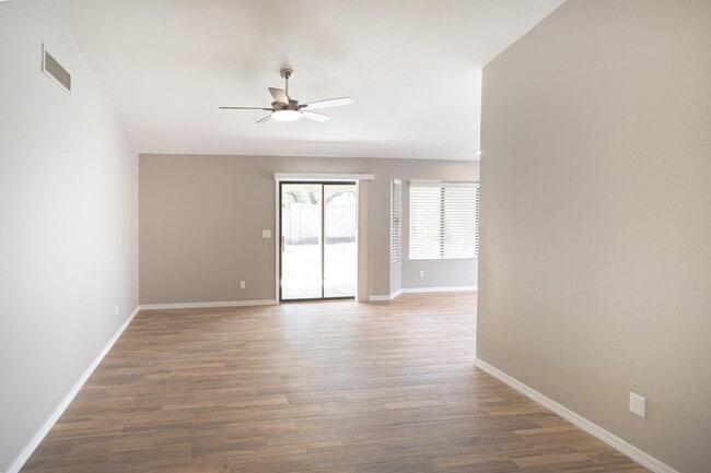 Building Photo - 15006 S 27th Way