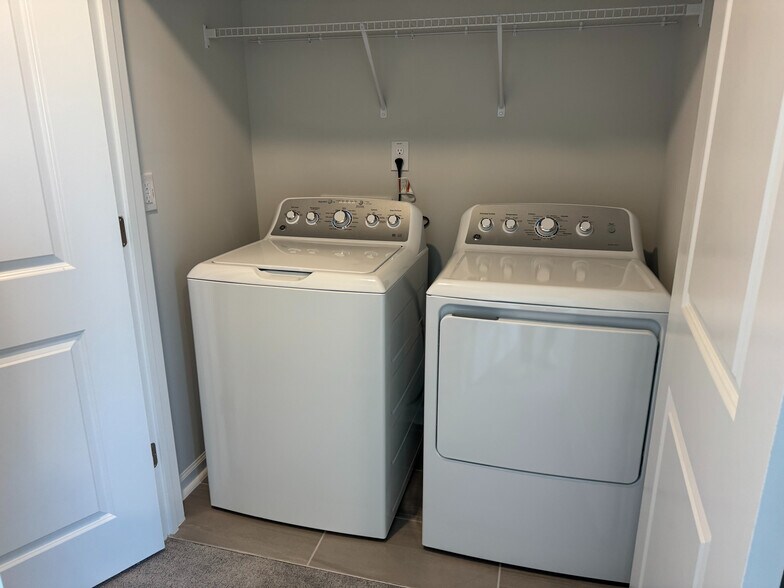 Building Photo - Room in Townhome on Kasota Ln