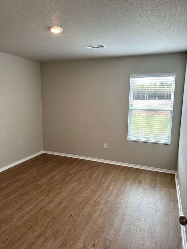 Building Photo - *Pre-leasing* NEWER Four Bedroom | Two Bat...