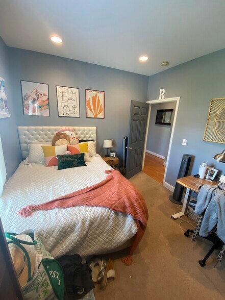 Building Photo - 1215 Pine St