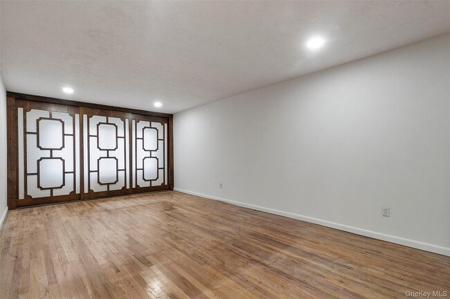 Building Photo - 6 Regina Pl