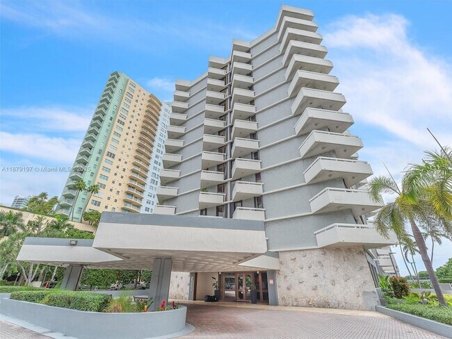 Building Photo - 2501 Brickell Ave