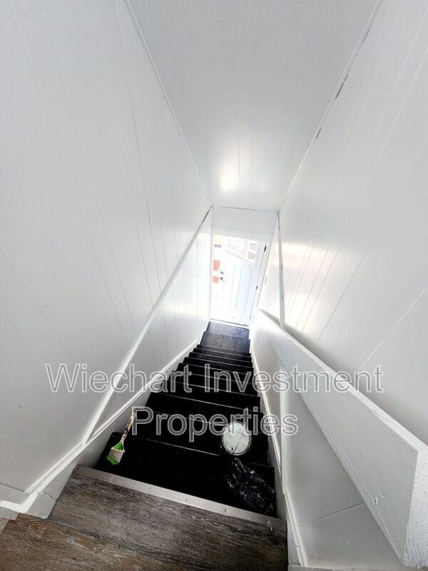 Building Photo - 931 1/2 W Wayne St