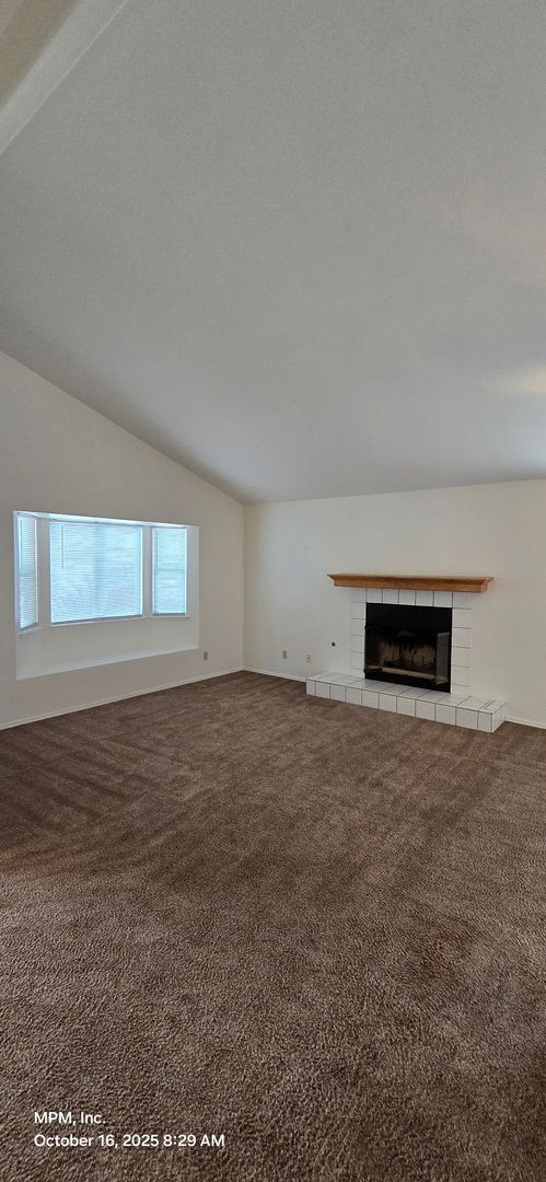 Building Photo - 3-bedroom 2.5 bath home