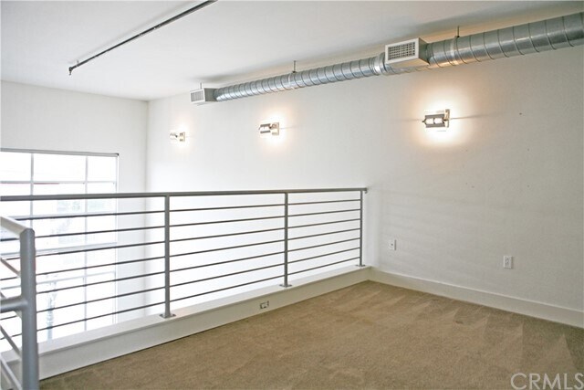 Building Photo - 940 E Civic Center Dr