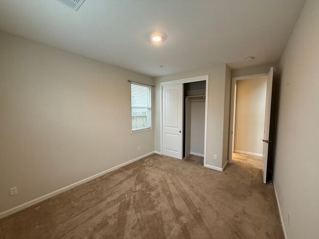 Building Photo - 2021 built two story in Oakdale!