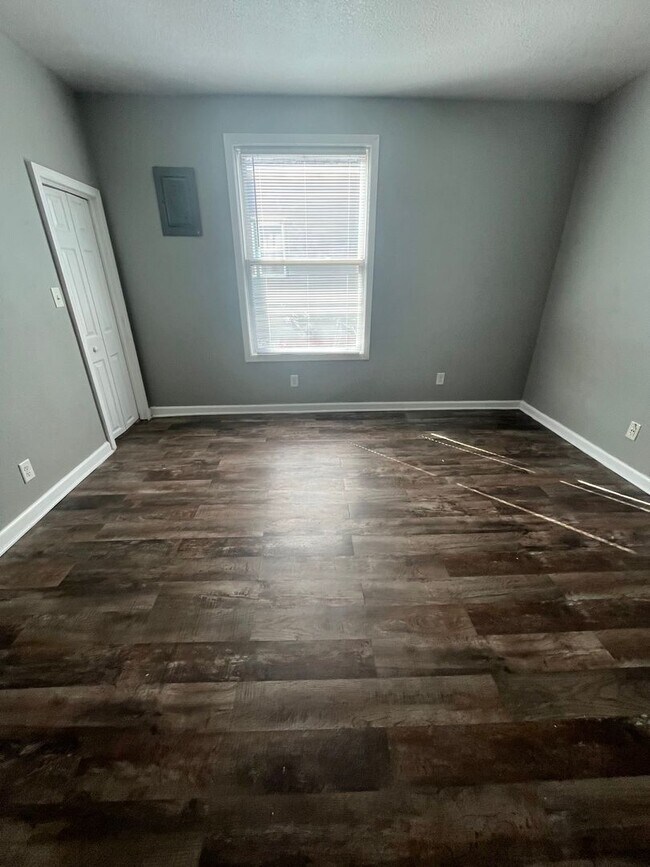 Building Photo - 402 Virginia St. Saint Joseph, Mo 64504