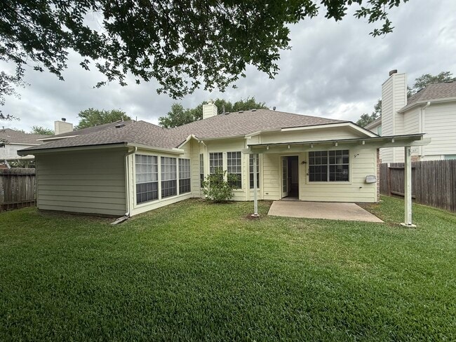 Building Photo - 2315 Glendavon Ln