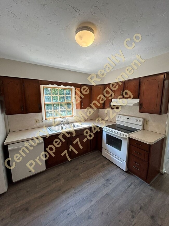 Building Photo - Gorgeous 4 Bedroom Home located in Northeastern School District with a 2 Car Garage