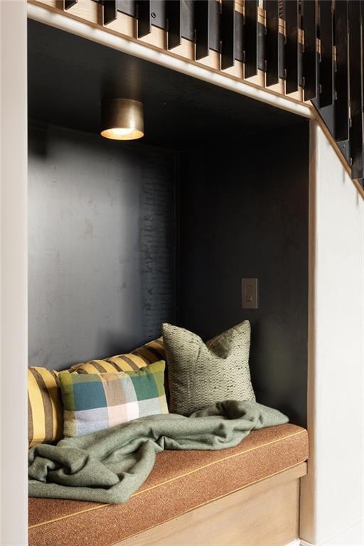 Building Photo - 725 Rocky Point Dr