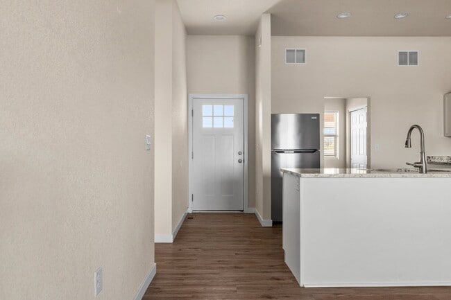 Building Photo - 753-753 E Laporte Dr