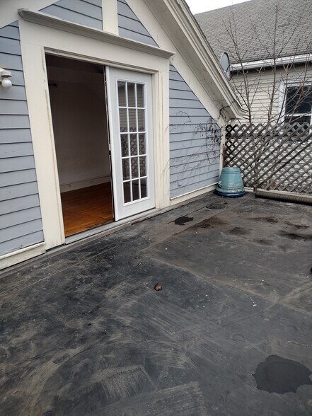 Building Photo - 560 Washington St